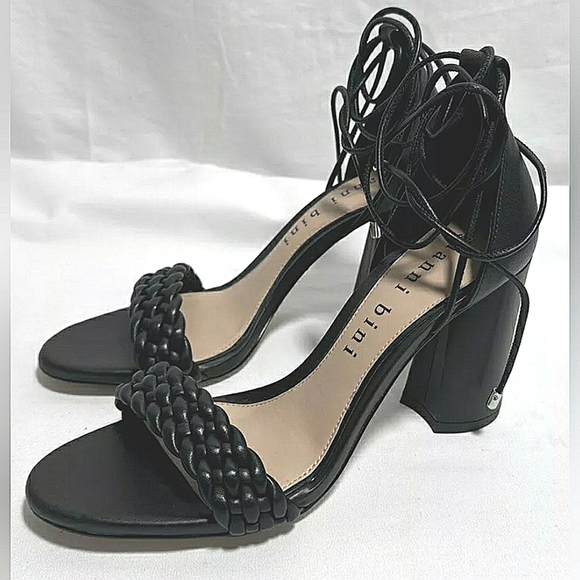 Chic 10 Black Leather Strappy Modern Block Heel Events Cocktail Sandals - Picture 1 of 7